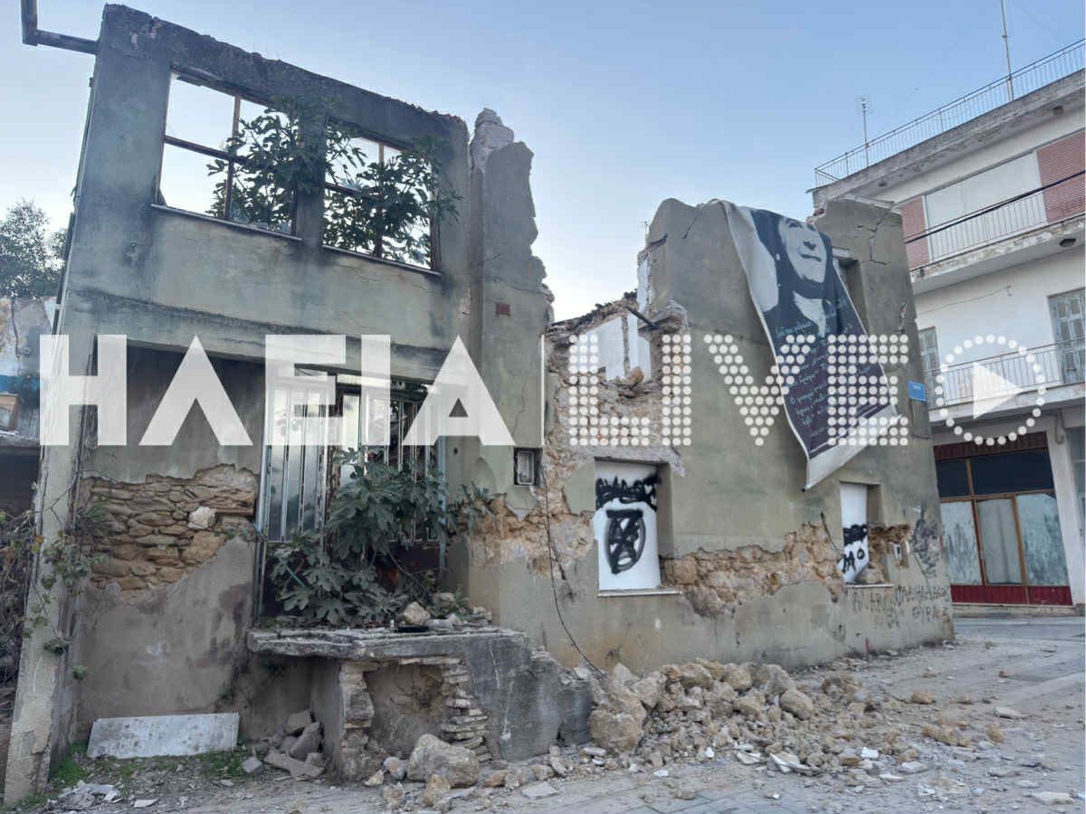 Πύργος: Κατάρρευση κτιρίου στην πλατεία – Ζημιές σε τρία αυτοκίνητα