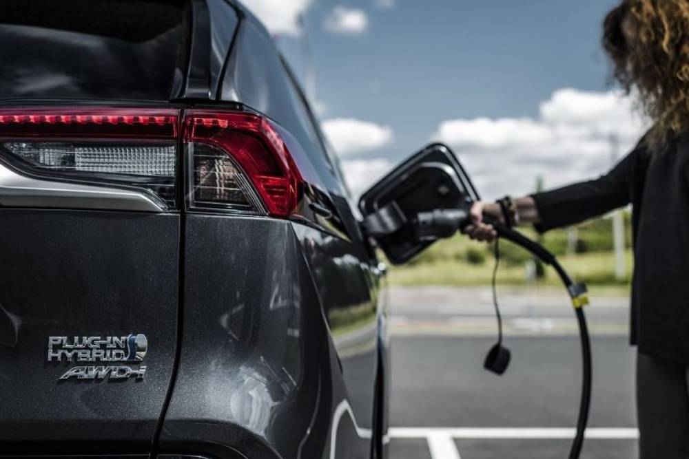 plug-in-hybrid-charging