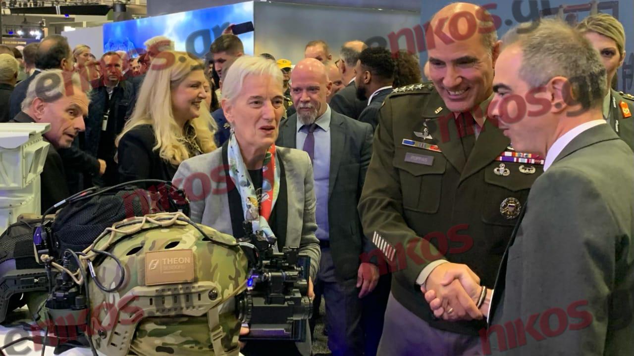 Επίσκεψη στην Ουάσιγκτον: Ο ελληνικής καταγωγής Στρατηγός Άντριου Πόππας στο ελληνικό περίπτερο της AUSA – Ενθουσιασμός για το παραδοσιακό τσαρούχι