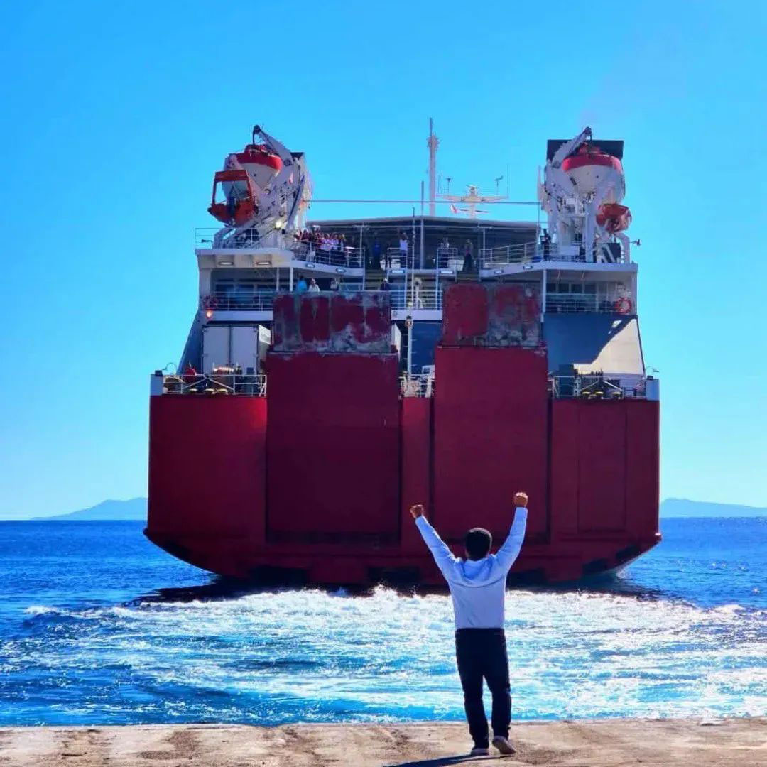 Παρέλαση 28ης Οκτωβρίου: Η εικόνα της χρονιάς από τη Σίκινο – Ο συγκινητικός αποχαιρετισμός του δημάρχου 2 Σίκινος