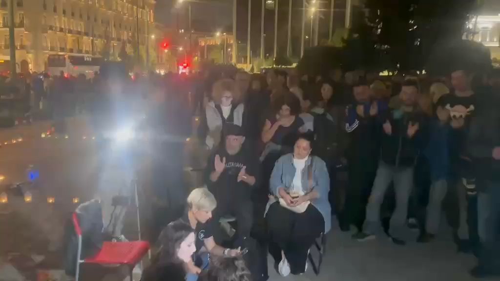 sygkentrosi-diamartyrias-sto-syntagma-kata-tis-tropologias-gia-ton-agnosto-stratioti-1761068315