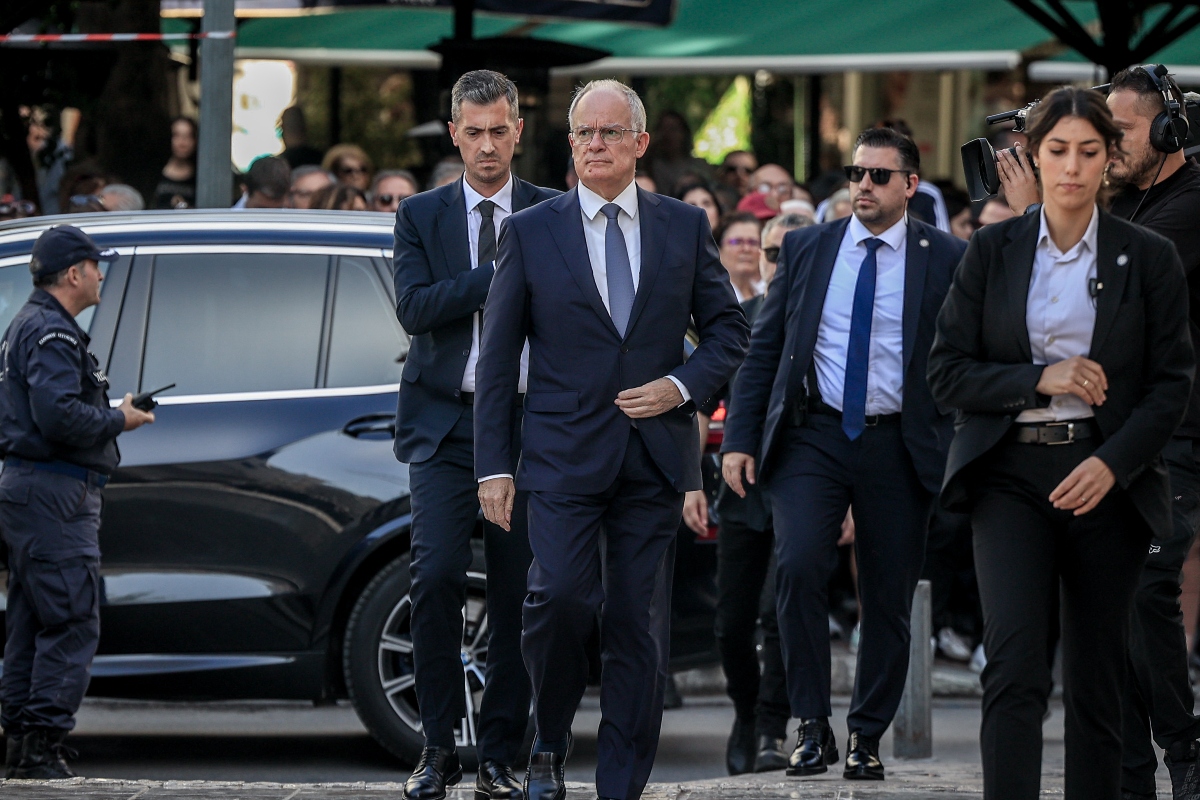 Διονύσης Σαββόπουλος: Οι πολιτικοί και καλλιτέχνες που τίμησαν το «τελευταίο αντίο» 38 Κωνσταντίνος Τασούλας