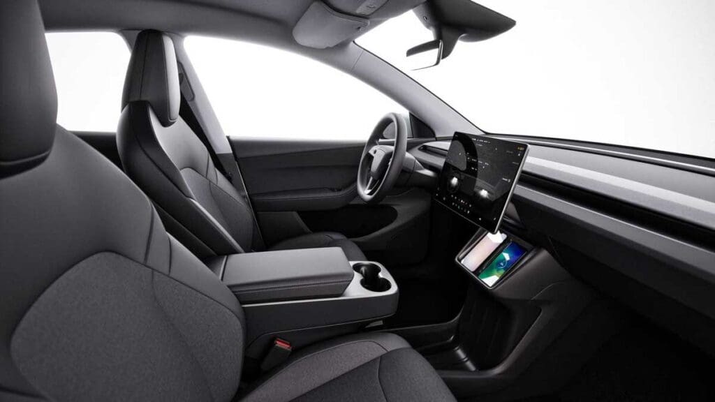 Η Tesla παρουσιάζει οικονομικότερο Model Y για Ευρώπη και Ελλάδα 5 Tesla Model Y 2025