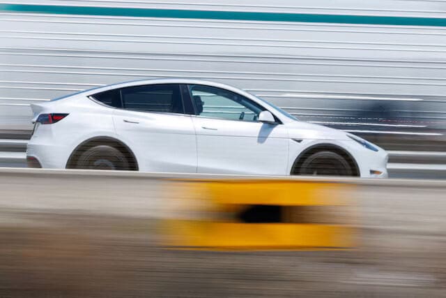 Η Tesla παρουσιάζει οικονομικότερο Model Y για Ευρώπη και Ελλάδα 6 Tesla Model Y 2025