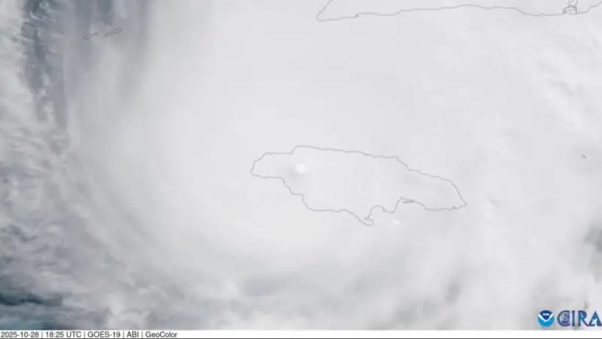 Ο τυφώνας Μελίσα δυναμώνει: Κατευθύνεται προς την Κούβα μετά τις καταστροφικές πλημμύρες στην Τζαμάικα – Δείτε βίντεο 2 Ο τυφώνας Μελίσα δυναμώνει: Κατευθύνεται προς την Κούβα μετά τις καταστροφικές πλημμύρες στην Τζαμάικα – Δείτε βίντεο