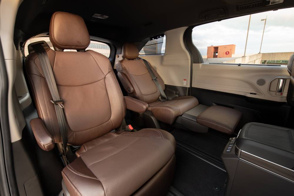 Ανανεωμένο και εξαιρετικά ισχυρό MPV Toyota Sienna