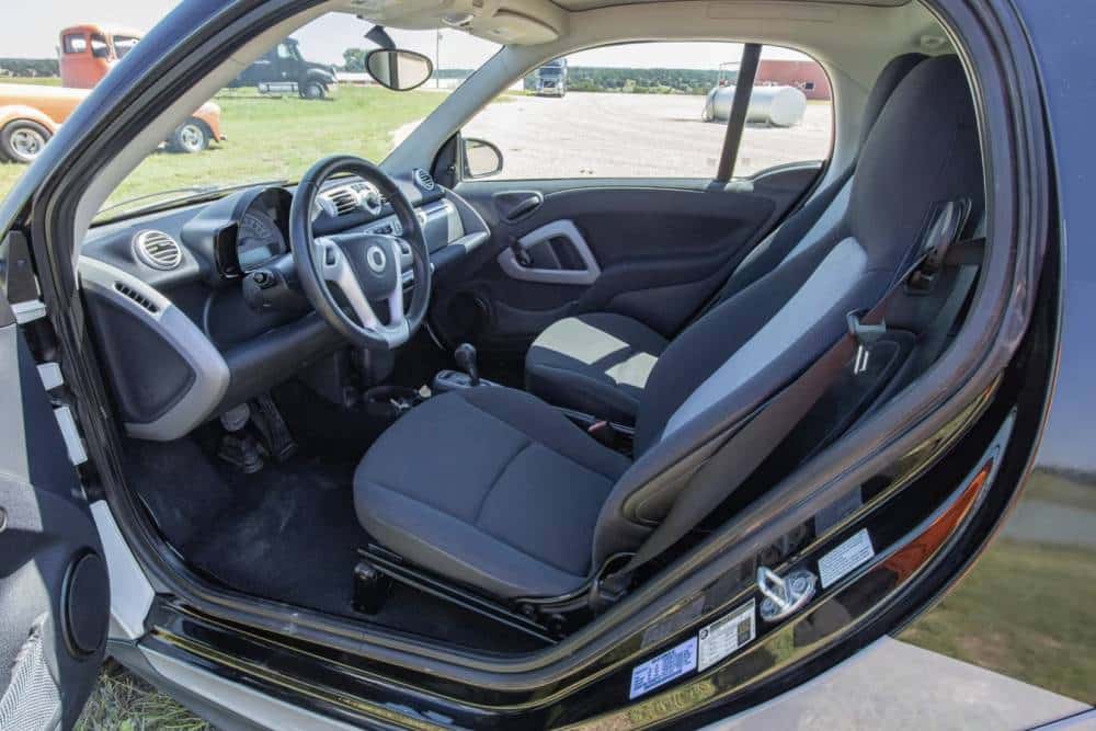 volvo-semi-with-a-smart-fortwo-parked-on-its-back- (8)