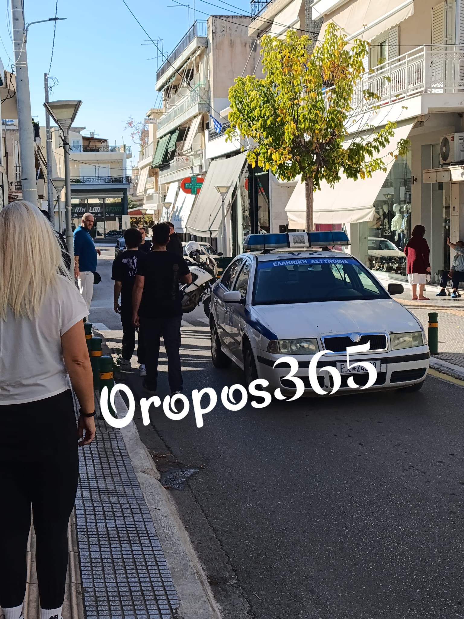 Ωρωπός: Κουκουλοφόροι επιτέθηκαν σε κομμωτήριο και χτύπησαν με ρόπαλα και σφυρί τον ιδιοκτήτη 8 Ωρωπός: Κουκουλοφόροι επιτέθηκαν σε κομμωτήριο και χτύπησαν με ρόπαλα και σφυρί τον ιδιοκτήτη