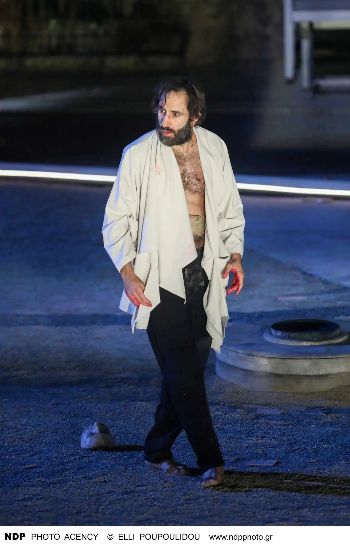 Χάρης Φραγκούλης: «Χωρίς ίντερνετ και social media στο σπίτι – Δεν έχω χρήματα για τον οδοντίατρο» 4 Ο Χάρης Φραγκούλης στο θέατρο