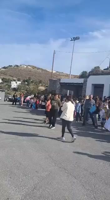 Κύθνος-Συγκέντρωση-διαμαρτυρίας-εκπαιδευτικών-για-την-ακτοπλοϊκή-σύνδεση-του-νησιού