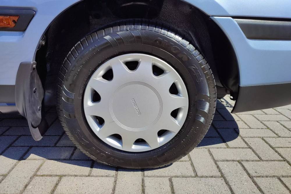 1990-Mazda-323F-6-2048x1536-1