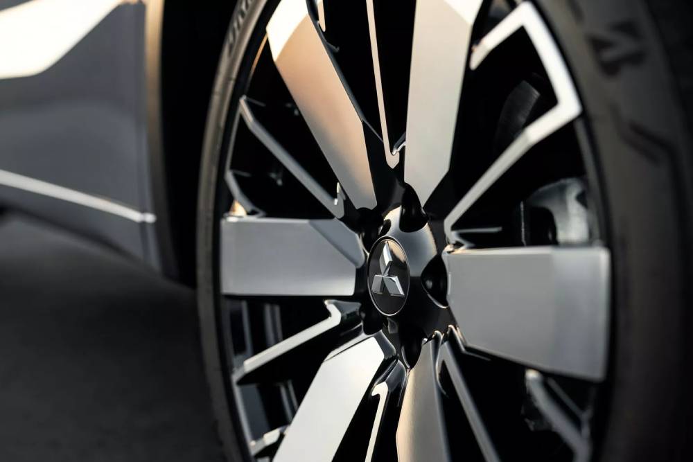 2025-Mitsubishi-Outlander-PHEV-32