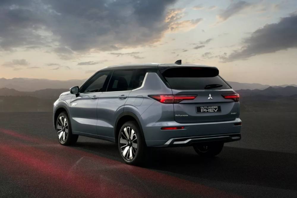 2025-Mitsubishi-Outlander-PHEV-6