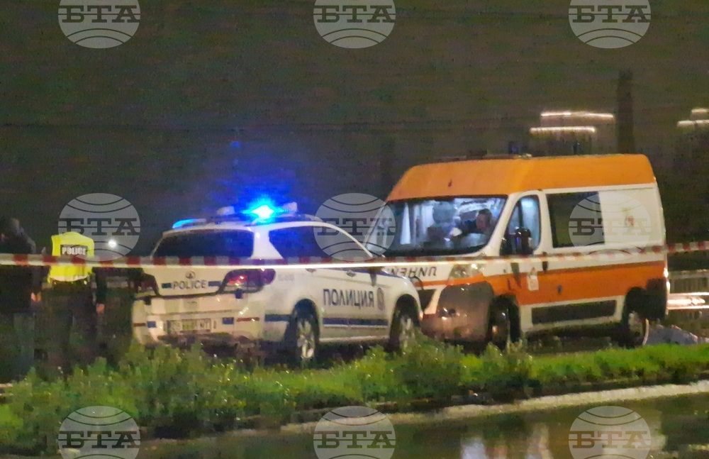 Βουλγαρία: 6 μετανάστες νεκροί σε αστυνομική καταδίωξη – Το όχημά τους βυθίστηκε σε λίμνη 2 Βουλγαρία: 6 μετανάστες νεκροί σε αστυνομική καταδίωξη – Το όχημά τους βυθίστηκε σε λίμνη