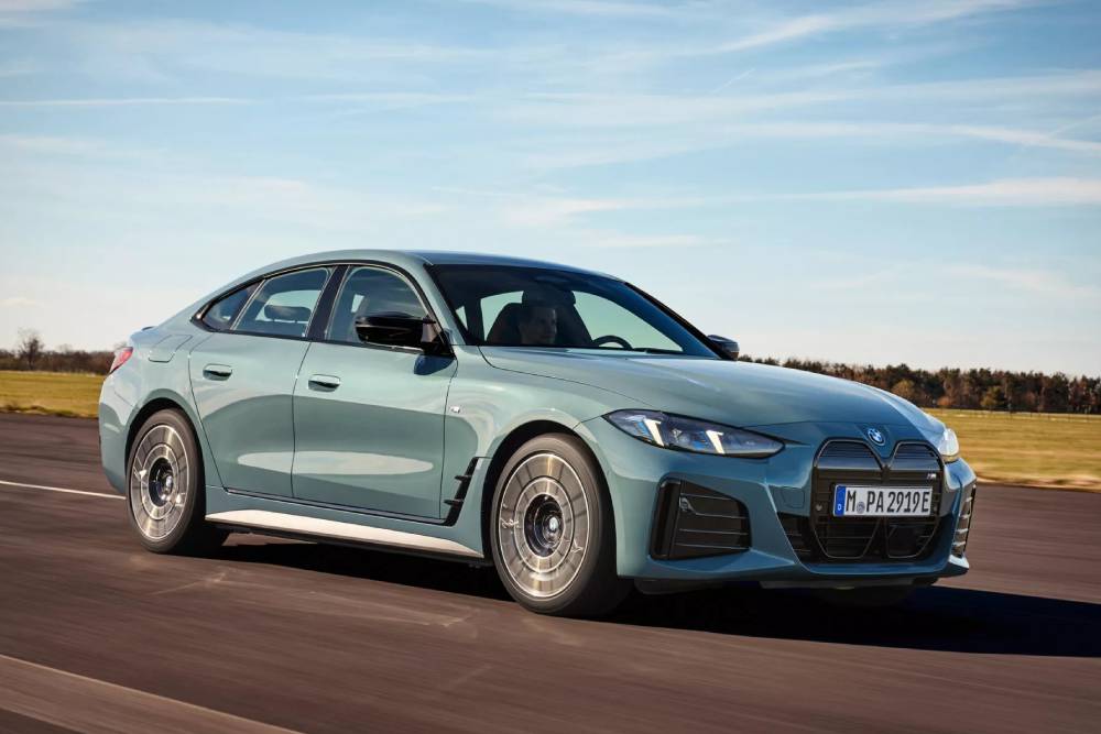 2026-BMW-i4-1106-3-2048x1365-1