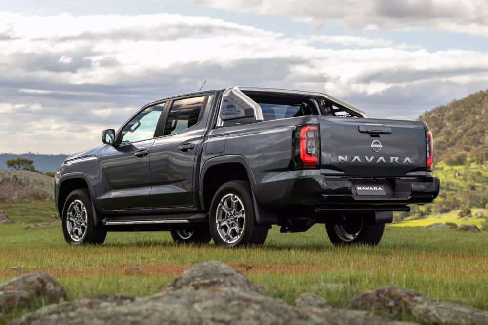 2026-Nissan-Navara-ST-X-2-2048x1366