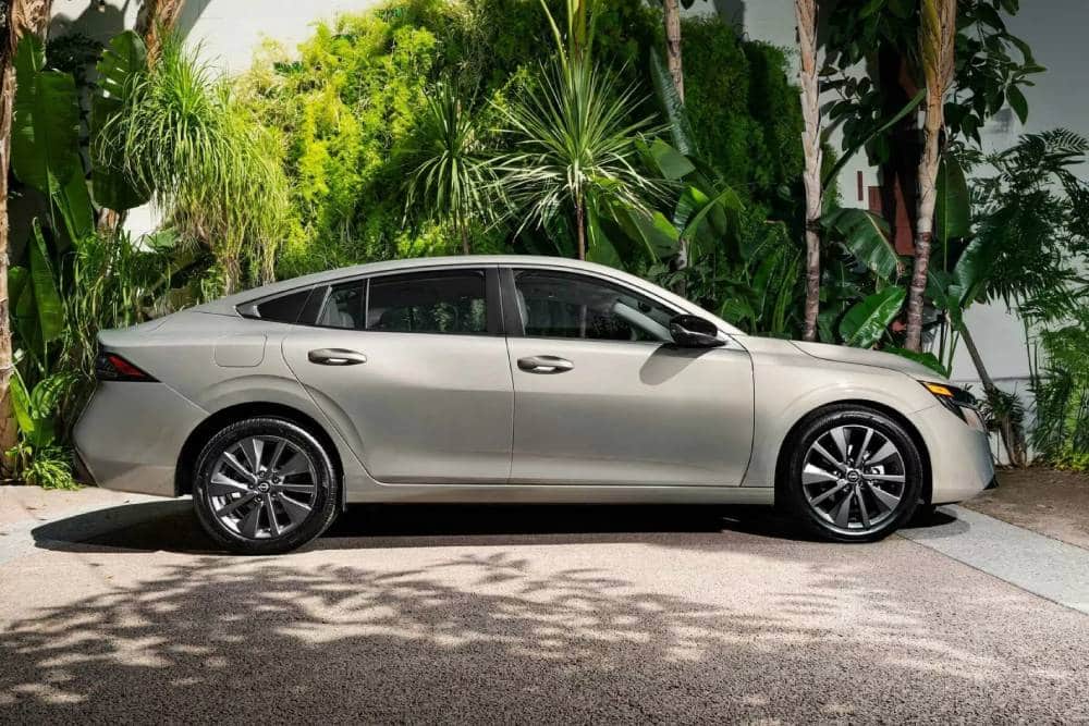 2026-Nissan-Sentra-00002-2048x1377