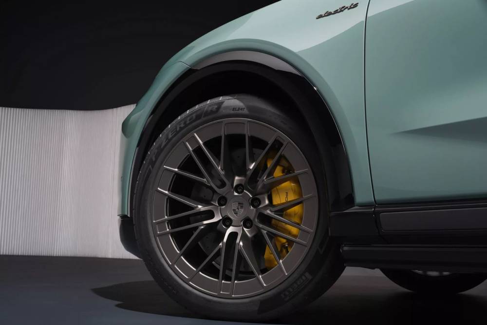 Η ηλεκτρική Porsche Cayenne ξεπερνά τα όρια με 1.156 ίππους 28 2026-Porsche-Cayenne-Turbo-Electric-00008-2048x153