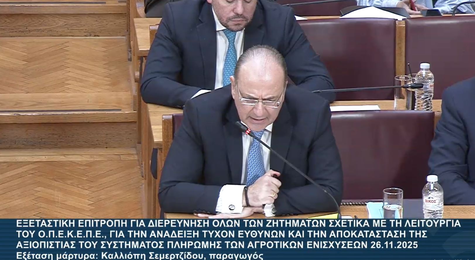 Στυλιστική παρατήρηση στη Βουλή – Δύο «γαλάζιοι» βουλευτές με ίδιες γραβάτες 4 Στυλιστική παρατήρηση στη Βουλή – Δύο «γαλάζιοι» βουλευτές με ίδιες γραβάτες