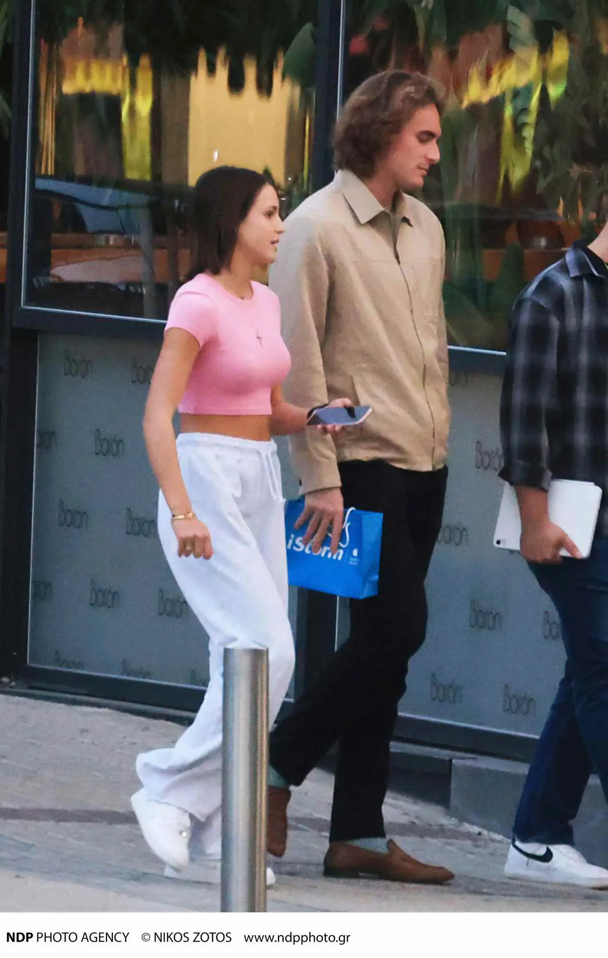 Ο Στέφανος Τσιτσιπάς με την αδελφή του στη Γλυφάδα