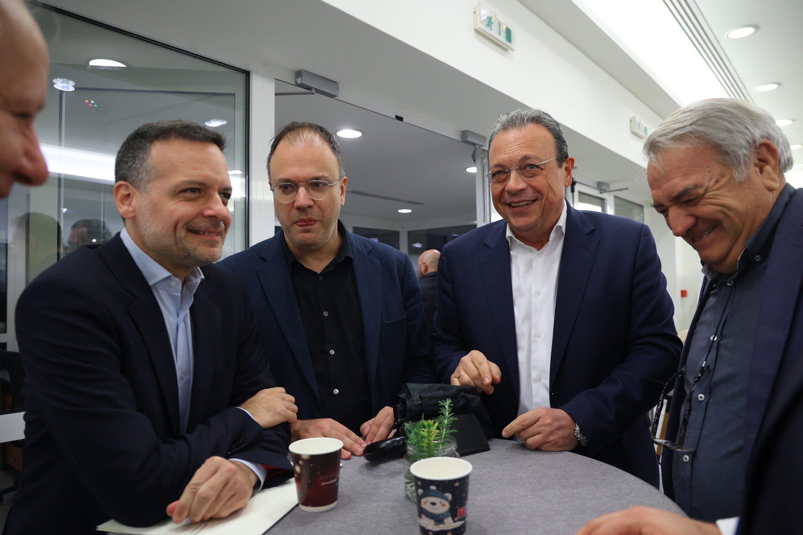 «Ζυμώσεις» στην Κεντροαριστερά – Ο Κόκκαλης «συνέδεσε» Φάμελλο, Χαρίτση, Δούκα και Ανδρουλάκη