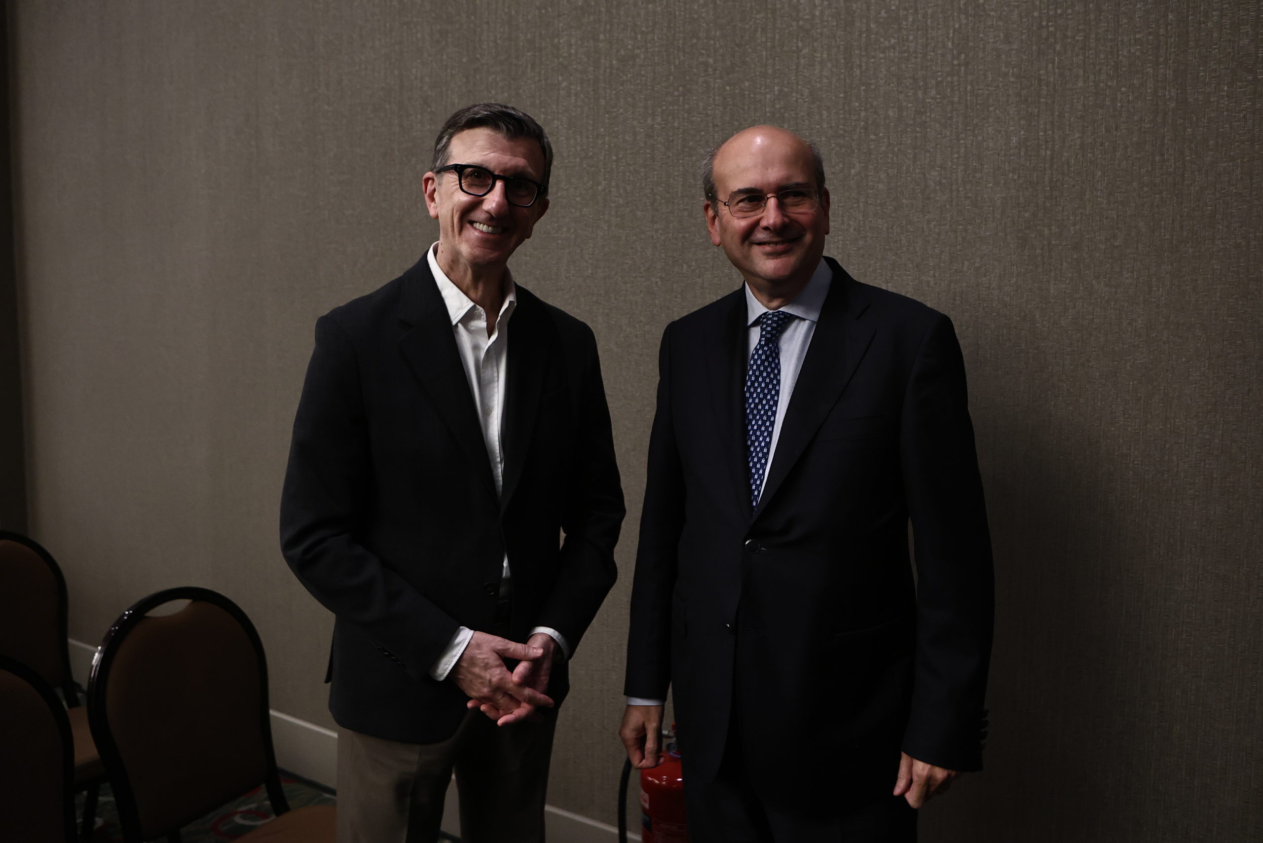 Άδωνις Γεωργιάδης: Αποκάλυψε το βιβλίο του «Ρώμη» – Υπουργοί και βουλευτές παρευρέθηκαν