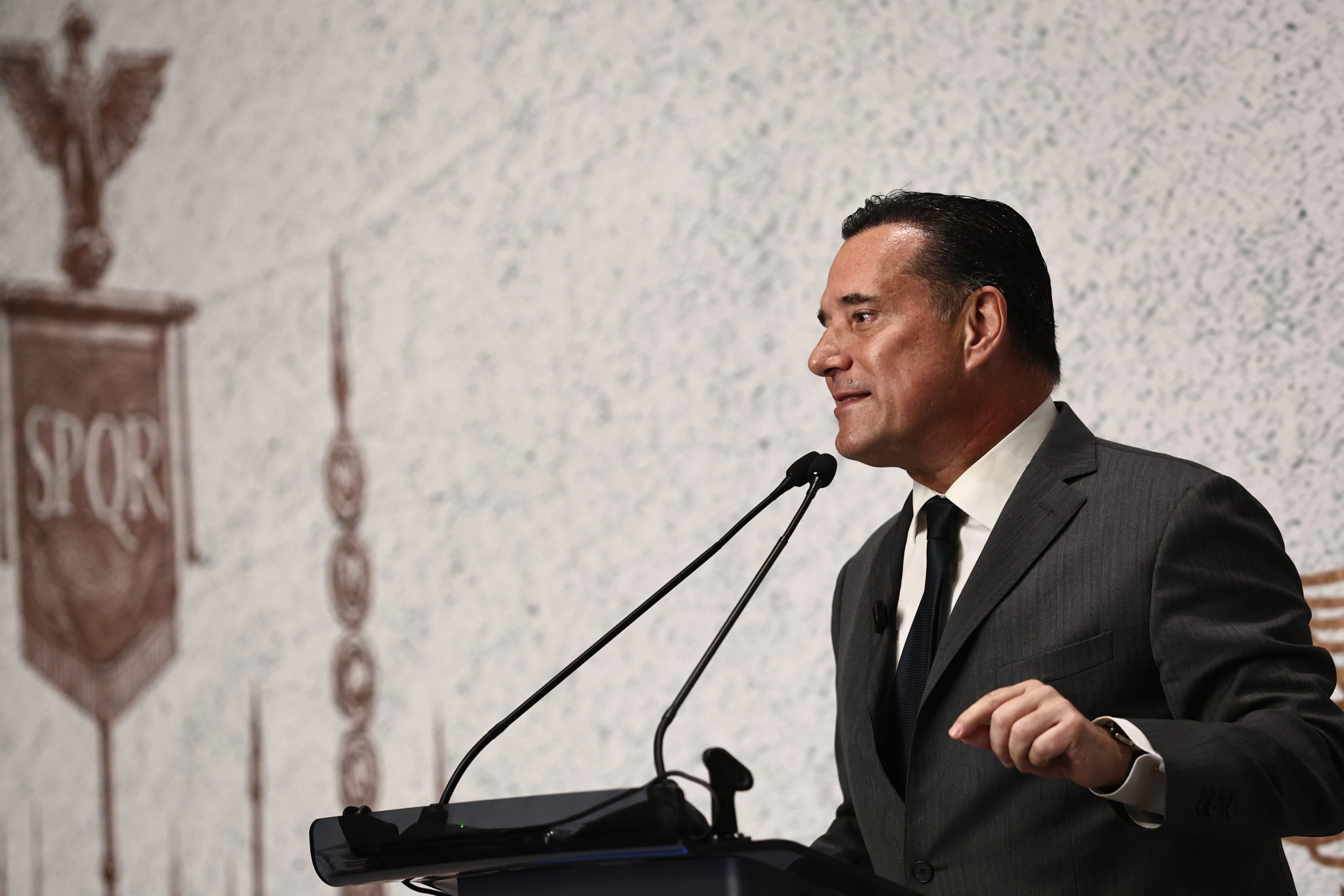 Άδωνις Γεωργιάδης: Αποκάλυψε το βιβλίο του «Ρώμη» – Υπουργοί και βουλευτές παρευρέθηκαν