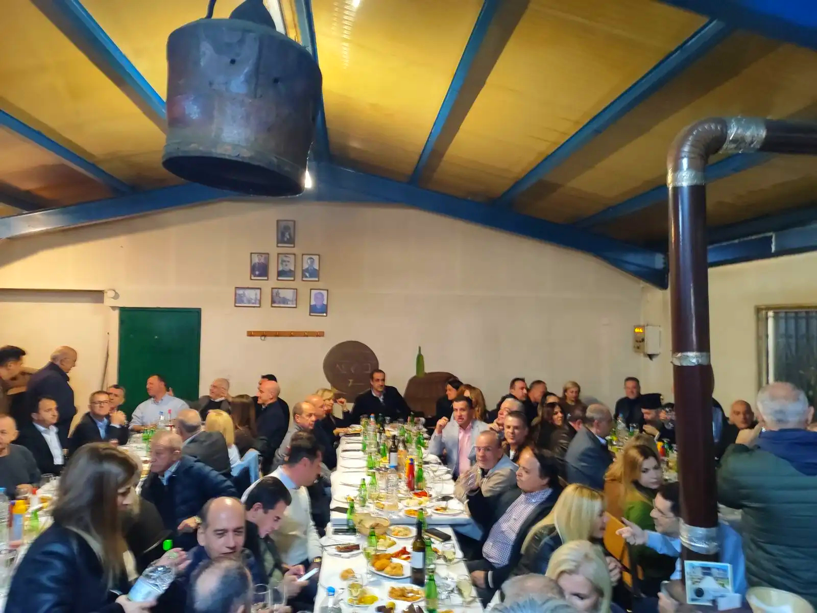 Φλώρινα: Νίκος Δένδιας, Νίκη Κεραμέως και άλλοι υπουργοί και βουλευτές της ΝΔ, έδωσαν το «παρών» σε παραδοσιακό βράσιμο τσίπουρου 13 Φλώρινα: Νίκος Δένδιας, Νίκη Κεραμέως και άλλοι υπουργοί και βουλευτές της ΝΔ, έδωσαν το «παρών» σε παραδοσιακό βράσιμο τσίπουρου