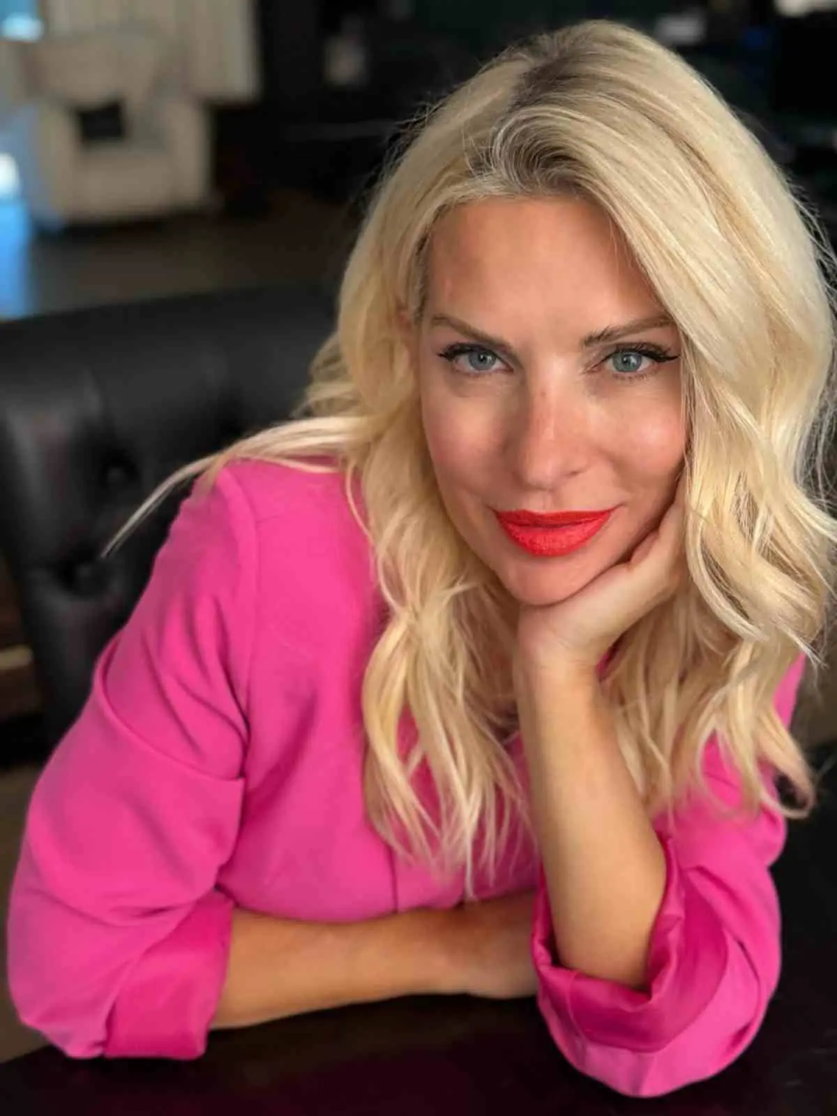 Ελένη Μενεγάκη: Ποζάρει με νάζι και κόκκινο κραγιόν - «Σήμερα»