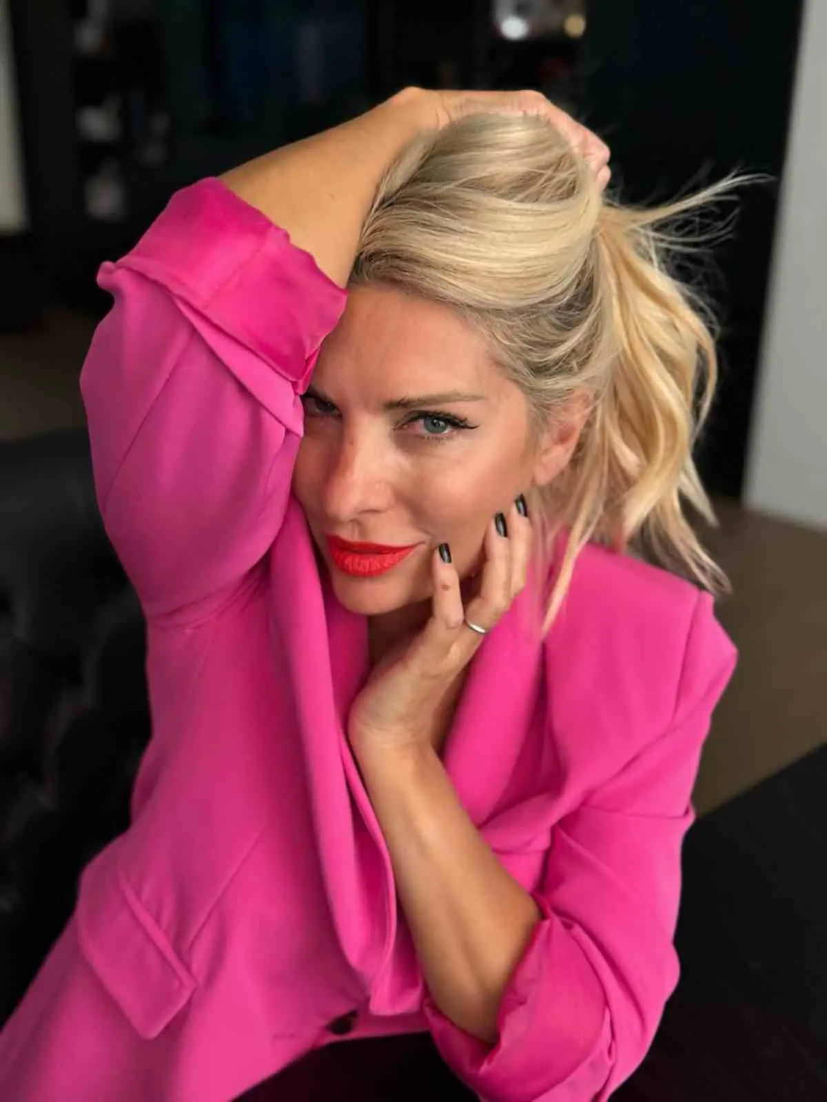 Ελένη Μενεγάκη: Ποζάρει με νάζι και κόκκινο κραγιόν - «Σήμερα»