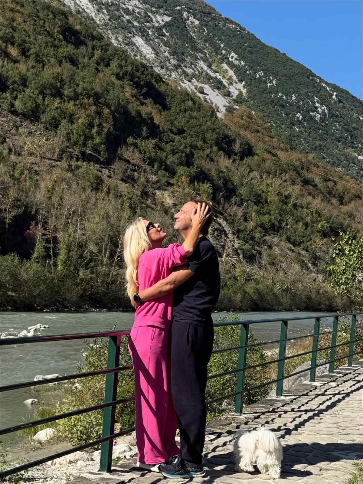 Ελένη Μενεγάκη: Για ιππασία στα Ζαγοροχώρια μαζί με την Μαρίνα και τον Παντζόπουλο (Φωτογραφίες)