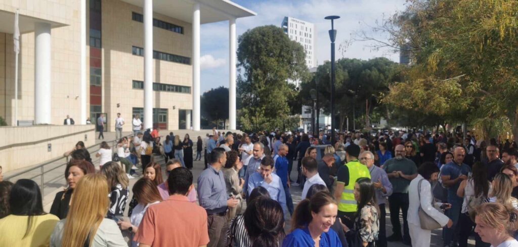 Κύπρος: Η γη συνεχίζει να σείεται μετά τον ισχυρό σεισμό άνω των 5 Ρίχτερ – Οι κάτοικοι στους δρόμους