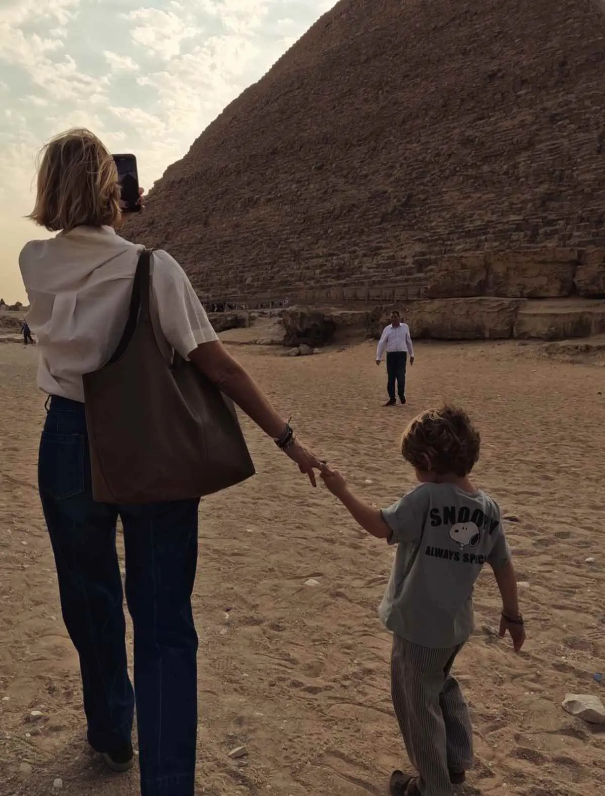 Τζένη Μπαλατσινού – Βασίλης Κικίλιας: Οικογενειακή εκδρομή στην Αίγυπτο με τον γιο τους (Εικόνες) 18 Τζένη Μπαλατσινού – Βασίλης Κικίλιας: Ταξίδι στην Αίγυπτο με τον γιο τους (Φωτογραφίες)