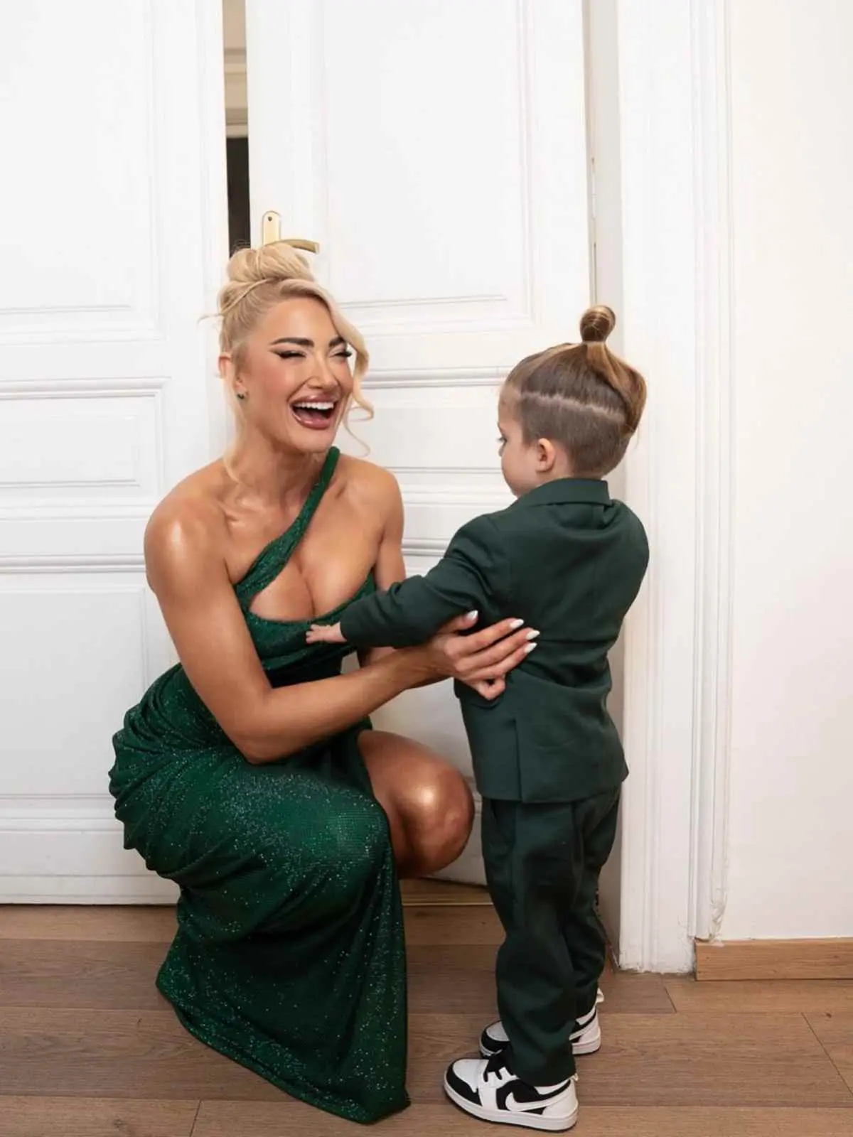 Τούνη: «Όταν ο πρίγκιπας των ονείρων σου… είναι ο γιος σου» – Η συγκινητική ανάρτηση με τον Πάρη 5 Η Ιωάννα Τούνη με τον γιο της, Πάρη