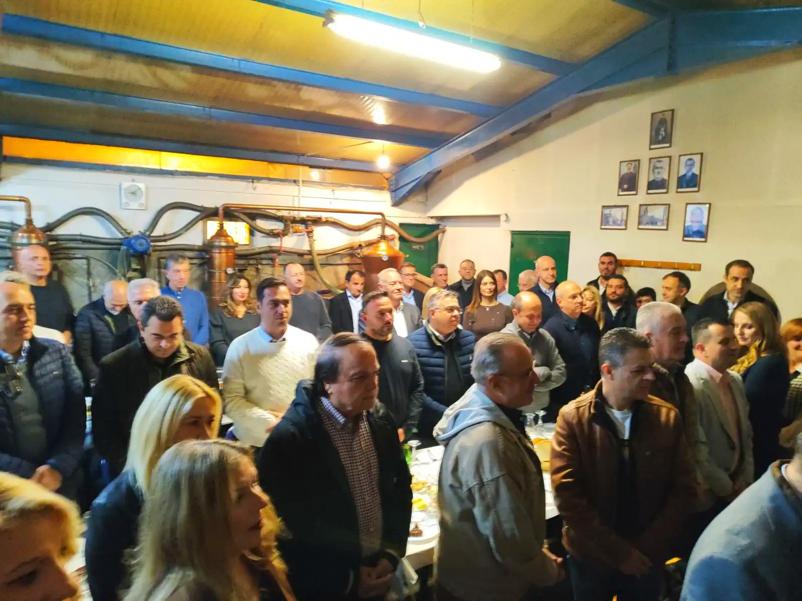 Φλώρινα: Νίκος Δένδιας, Νίκη Κεραμέως και άλλοι υπουργοί και βουλευτές της ΝΔ, έδωσαν το «παρών» σε παραδοσιακό βράσιμο τσίπουρου 14 Φλώρινα: Νίκος Δένδιας, Νίκη Κεραμέως και άλλοι υπουργοί και βουλευτές της ΝΔ, έδωσαν το «παρών» σε παραδοσιακό βράσιμο τσίπουρου