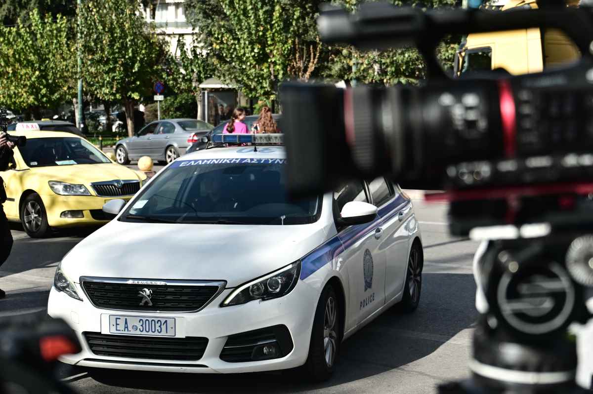 Δήμητρα Ματσούκα: Η ηθοποιός ενώπιον του εισαγγελέα – Καρέ καρέ η προσέλευσή της στα δικαστήρια Ευελπίδων 10 Δήμητρα Ματσούκα: Στον εισαγγελέα η ηθοποιός - Καρέ καρέ η άφιξή της στα δικαστήρια της Ευελπίδων