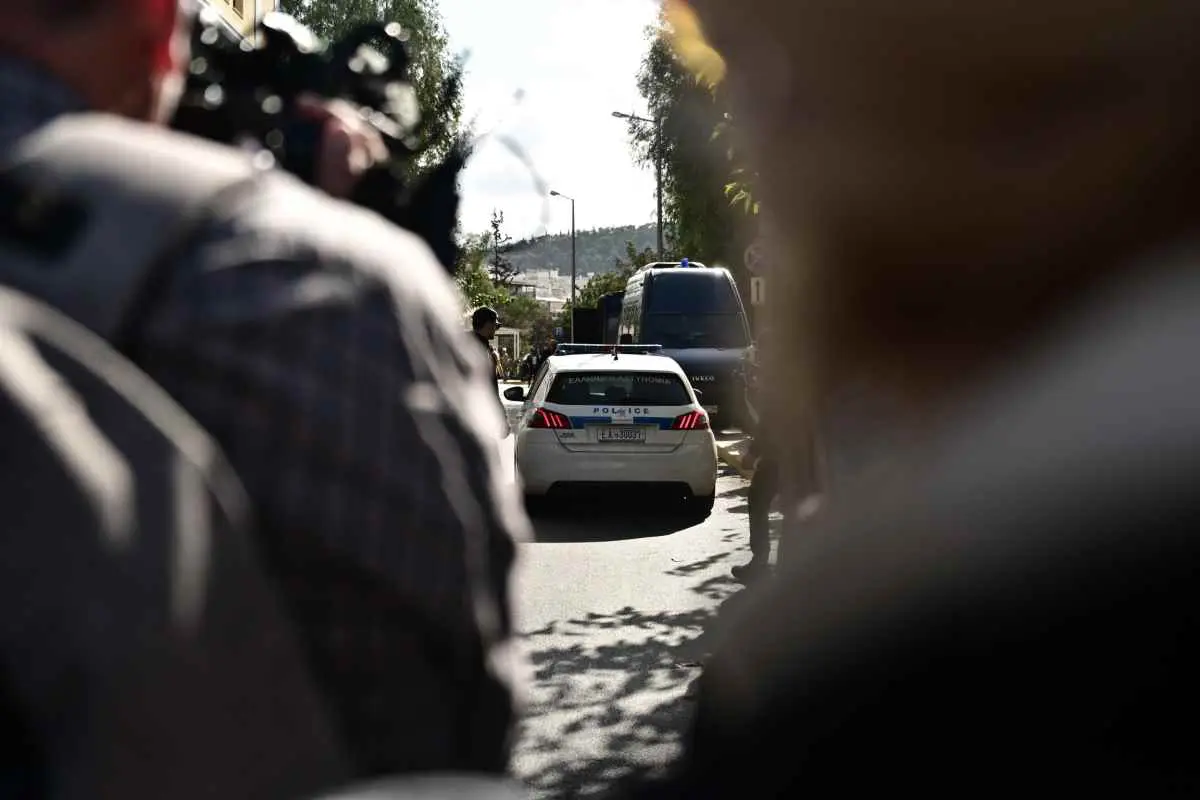 Δήμητρα Ματσούκα: Η ηθοποιός ενώπιον του εισαγγελέα – Καρέ καρέ η προσέλευσή της στα δικαστήρια Ευελπίδων 8 Δήμητρα Ματσούκα: Στον εισαγγελέα η ηθοποιός - Καρέ καρέ η άφιξή της στα δικαστήρια της Ευελπίδων