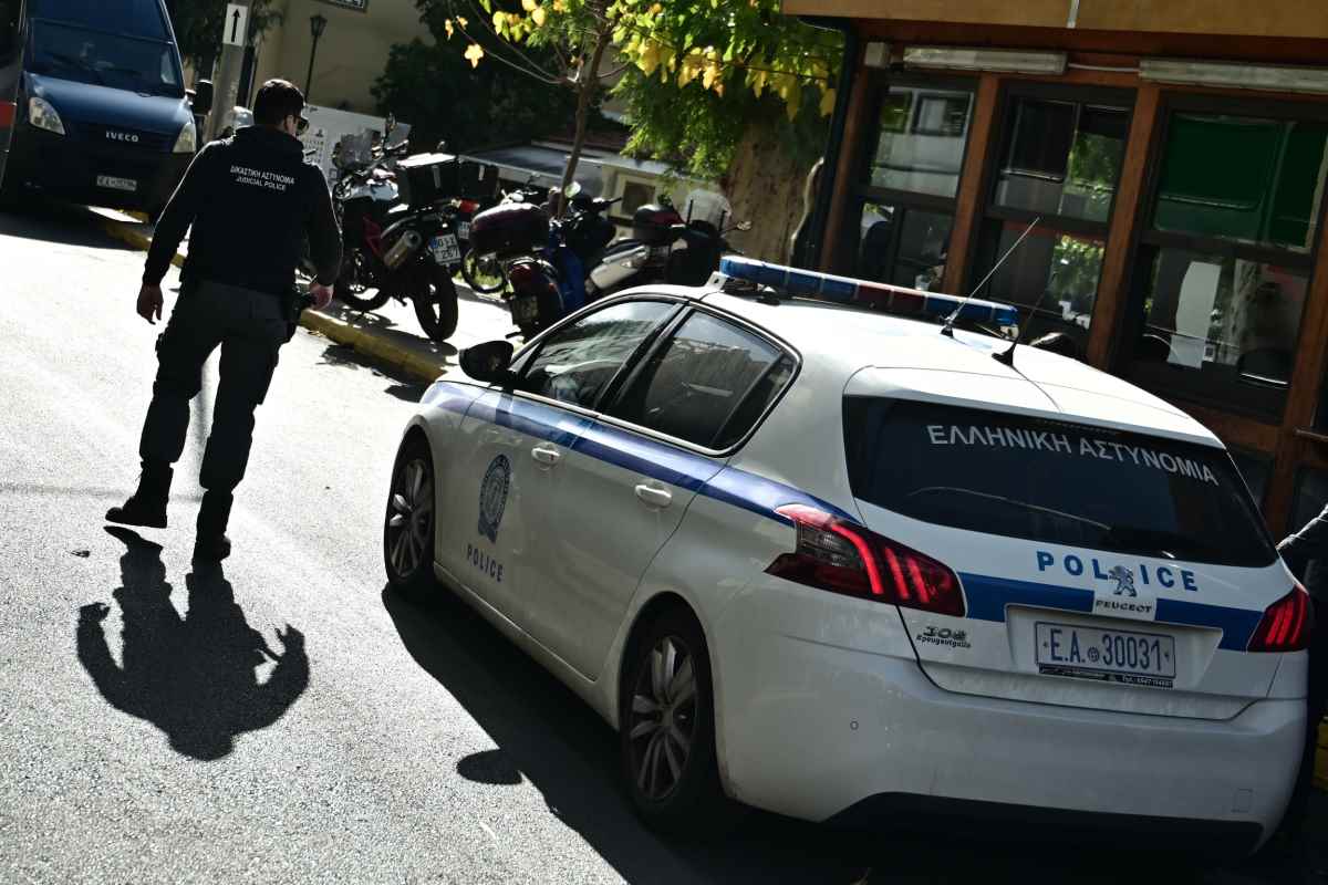 Δήμητρα Ματσούκα: Η ηθοποιός ενώπιον του εισαγγελέα – Καρέ καρέ η προσέλευσή της στα δικαστήρια Ευελπίδων 6 Δήμητρα Ματσούκα: Στον εισαγγελέα η ηθοποιός - Καρέ καρέ η άφιξή της στα δικαστήρια της Ευελπίδων