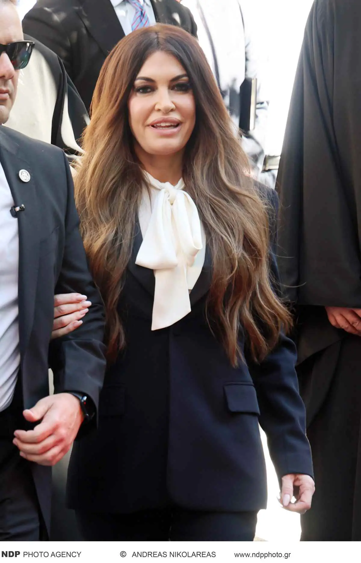 Κίμπερλι Γκίλφοϊλ: Συναντήθηκε με τον Αρχιεπίσκοπο Ιερώνυμο - Η λαμπερή εμφάνισή της