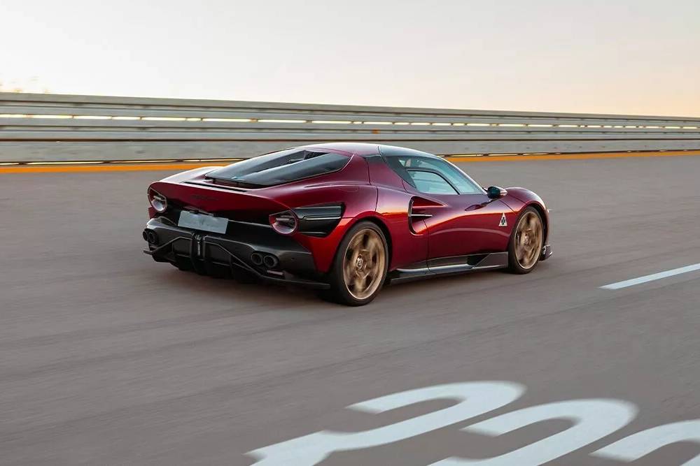 Alfa-Romeo-33-Stradale-Prototype-1125-256