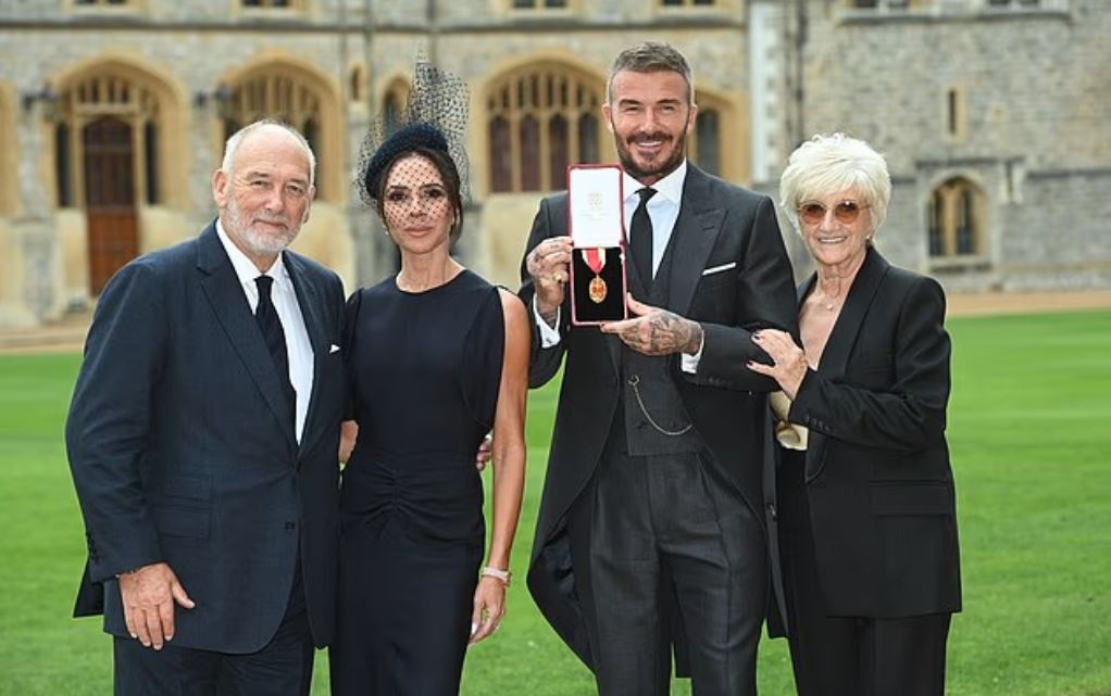 Μπέκαμ: Ο βασιλιάς Κάρολος τον αναγόρευσε ιππότη – «Όχι κι άσχημα για το παιδί από το Ανατολικό Λονδίνο»