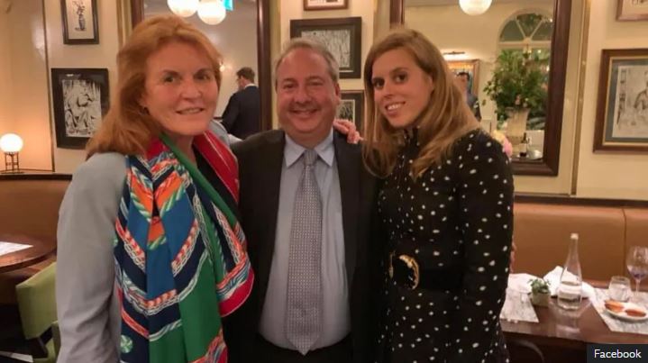 Άντριου – Σάρα Φέργκιουσον: Πώς κέρδιζαν χρήματα εις βάρος του παλατιού – Η προσωπική ξενάγηση στο Μπάκιγχαμ και η συνάντηση με τη βασίλισσα 6 Άντριου – Σάρα Φέργκιουσον: Πώς κέρδιζαν χρήματα εις βάρος του παλατιού – Η προσωπική ξενάγηση στο Μπάκιγχαμ και η συνάντηση με τη βασίλισσα