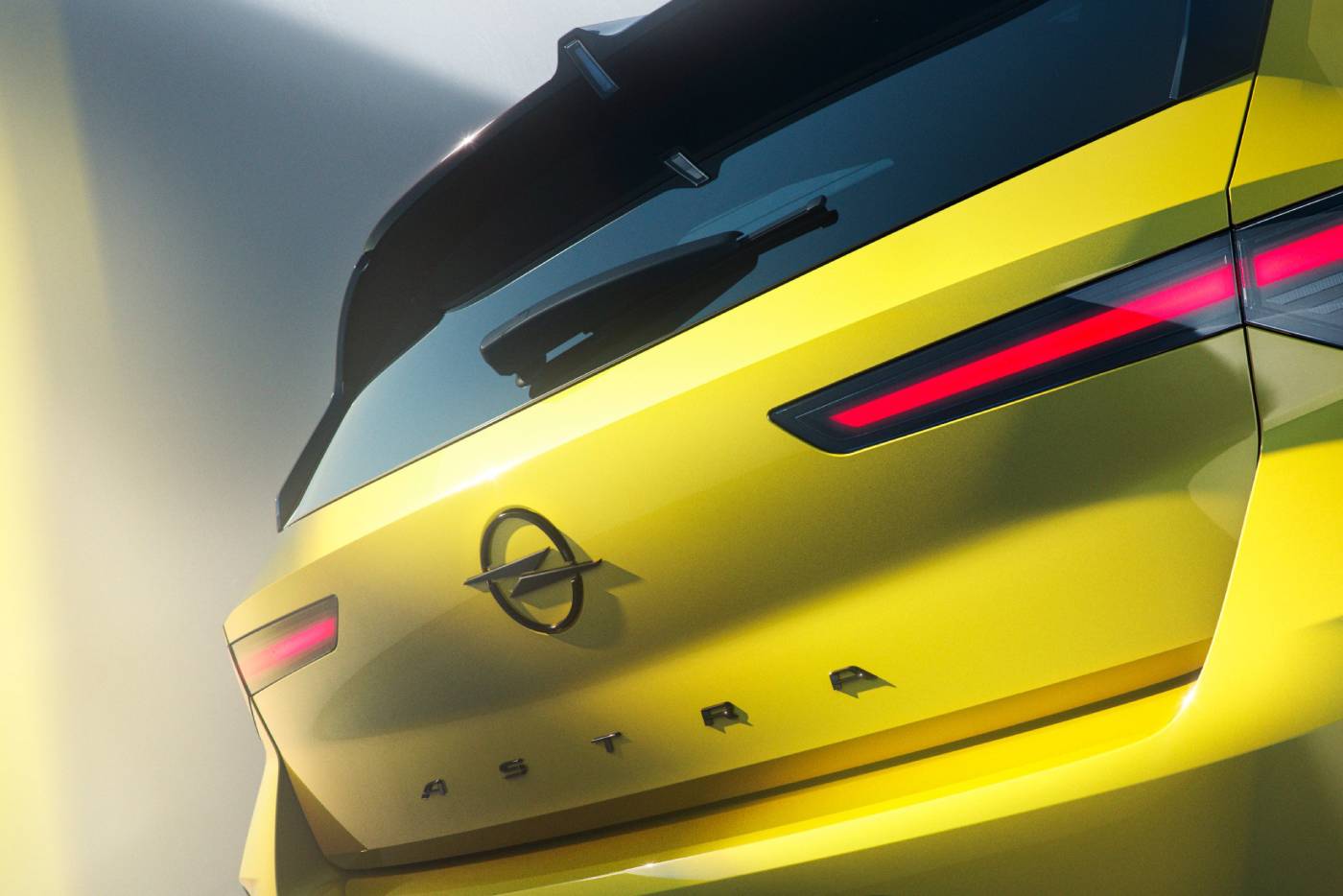 Το νέο Opel Astra κάνει την εμφάνισή του 3 CompactClassHighlightFirstGlimpseofNewOpelAstraandAstraSportsTourer (1) (1)