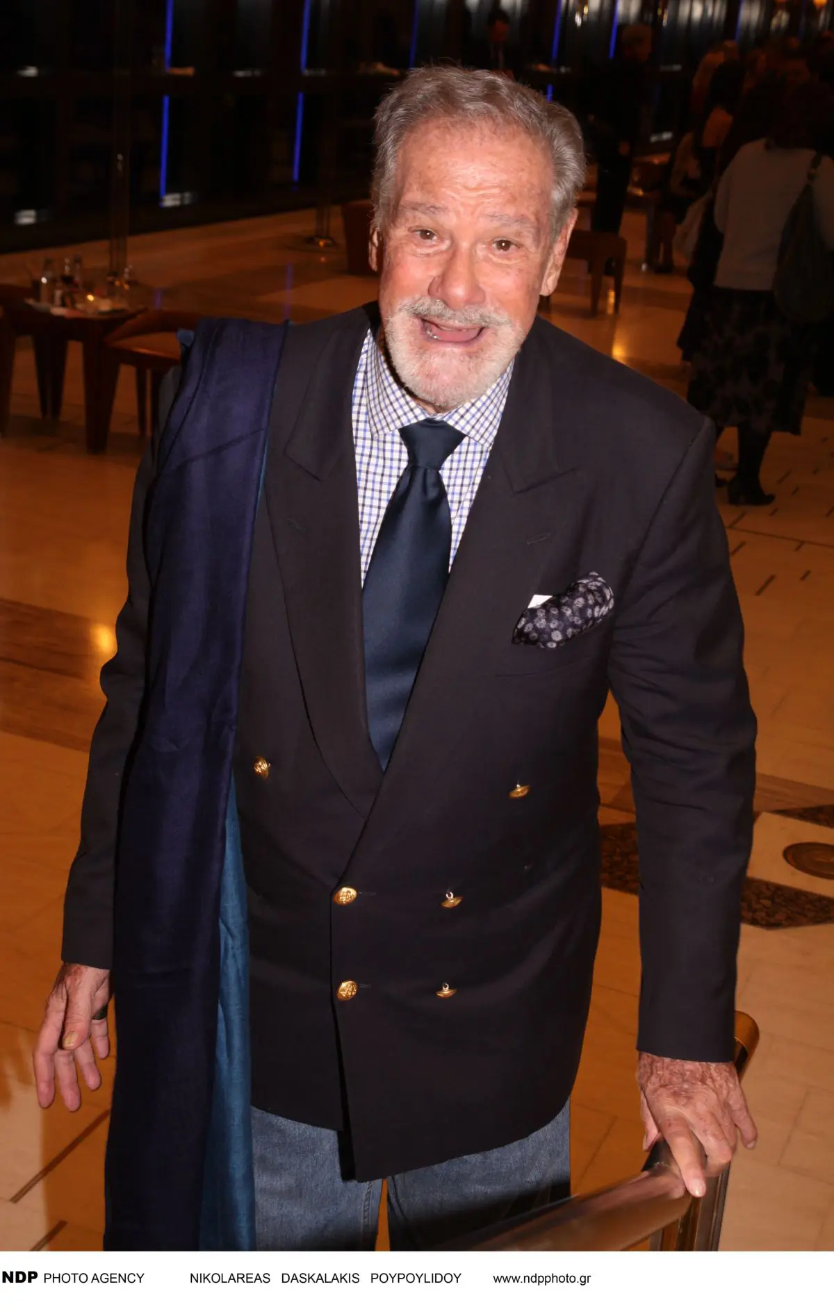 Απεβίωσε ο σχεδιαστής Ντίμης Κρίτσας – Ο «μάγος» της κομψότητας που έντυσε τη Μερκούρη, τη Βουγιουκλάκη και τη Λάμπετη 4 Ντίμης Κρίτσας