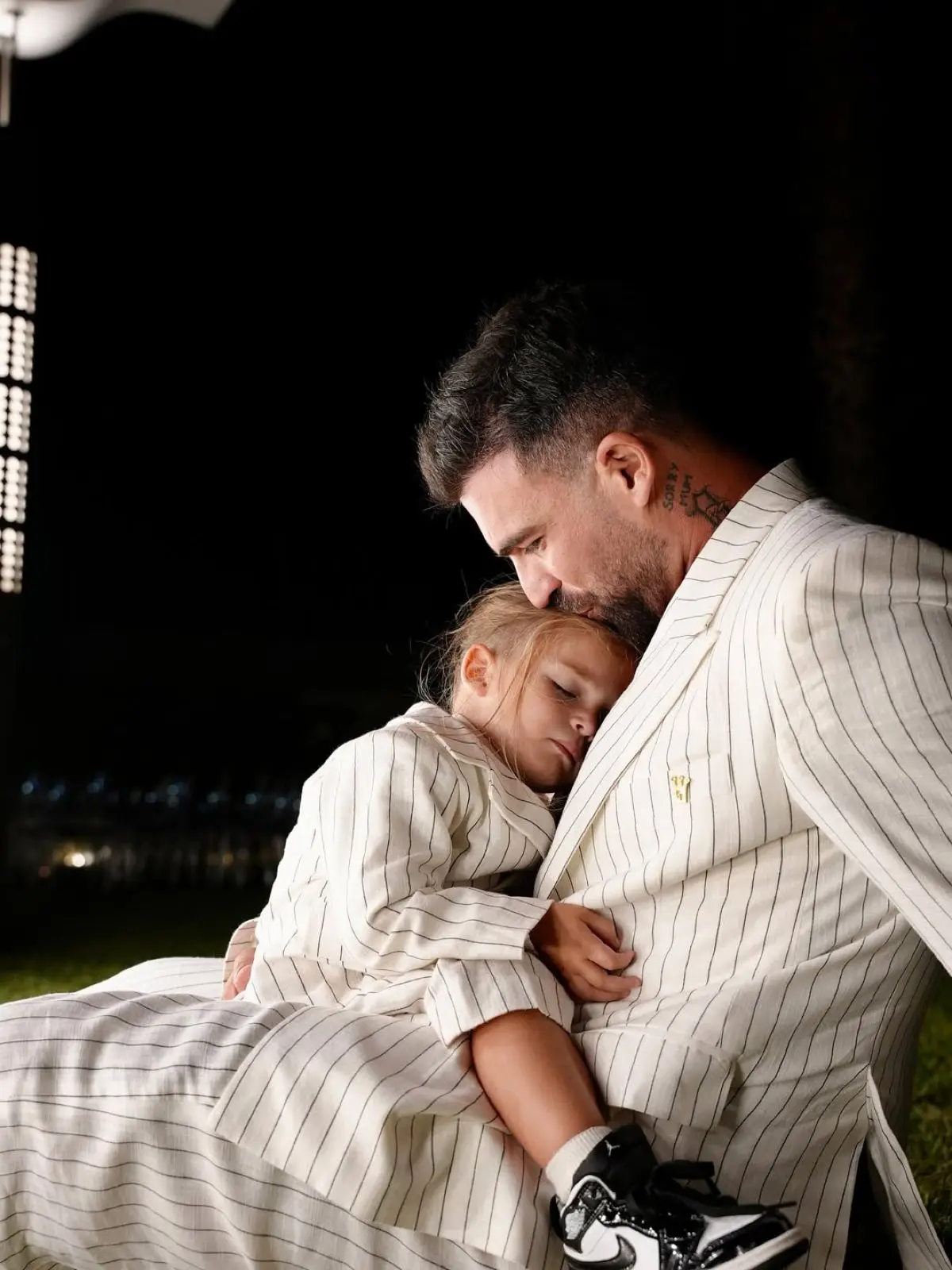 Δημήτρης Αλεξάνδρου: Η απρόσμενη χαρά στον γιο του, τον Πάρη – Έχουν ήδη στολίσει το Χριστουγεννιάτικο δέντρο! 2 Ο Δημήτρης Αλεξάνδρου με τον Πάρη