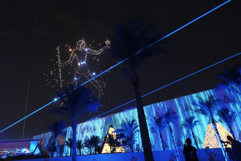 Με λαμπερή τελετή άνοιξε το Μεγάλο Αιγυπτιακό Μουσείο – Ο τάφος του Τουταγχαμών, η Στήλη της Ροζέττας και το αίτημα για επαναπατρισμό κλεμμένων θησαυρών 16 Με λαμπερή τελετή άνοιξε το Μεγάλο Αιγυπτιακό Μουσείο – Ο τάφος του Τουταγχαμών, η Στήλη της Ροζέττας και το αίτημα για επαναπατρισμό κλεμμένων θησαυρών