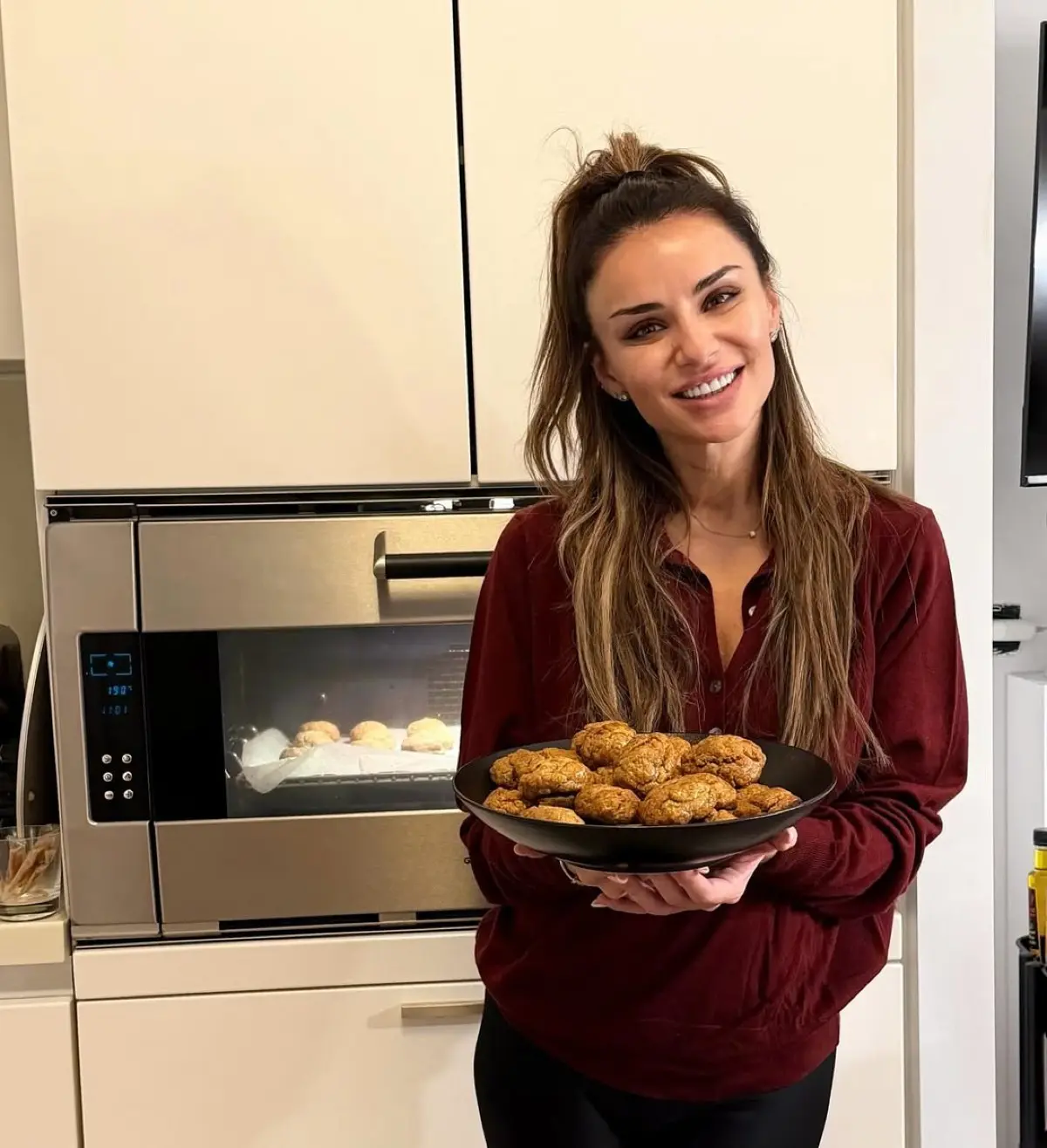 Η Ελένη Τσολάκη φτιάχνει μελομακάρονα