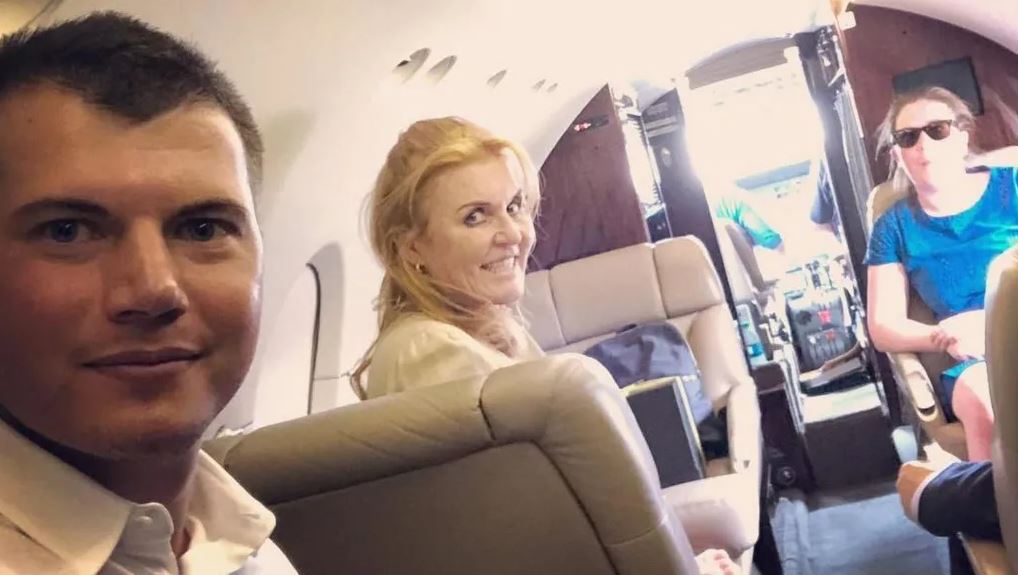 Άντριου – Σάρα Φέργκιουσον: Πώς κέρδιζαν χρήματα εις βάρος του παλατιού – Η προσωπική ξενάγηση στο Μπάκιγχαμ και η συνάντηση με τη βασίλισσα 5 Άντριου – Σάρα Φέργκιουσον: Πώς κέρδιζαν χρήματα εις βάρος του παλατιού – Η προσωπική ξενάγηση στο Μπάκιγχαμ και η συνάντηση με τη βασίλισσα