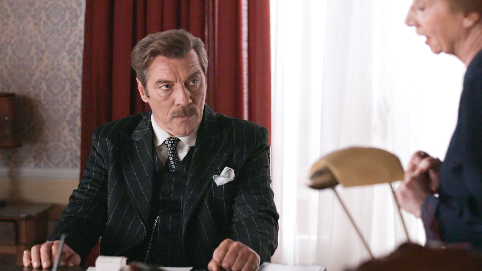 Grand Hotel: Ο Πέτρος καταφθάνει στο ξενοδοχείο – Καθηλωτικά τα επόμενα επεισόδια