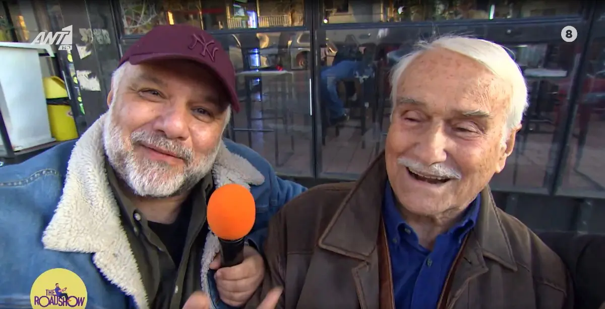 Ο Γρηγόρης Αρναούτογλου με τον πατέρα του, Τάσο